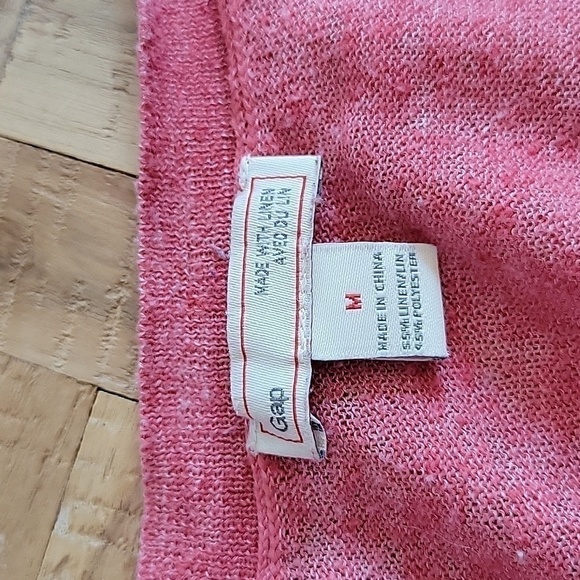 GAP Oversized Linen Blend V-Neck Sweater - Picture 3 of 6